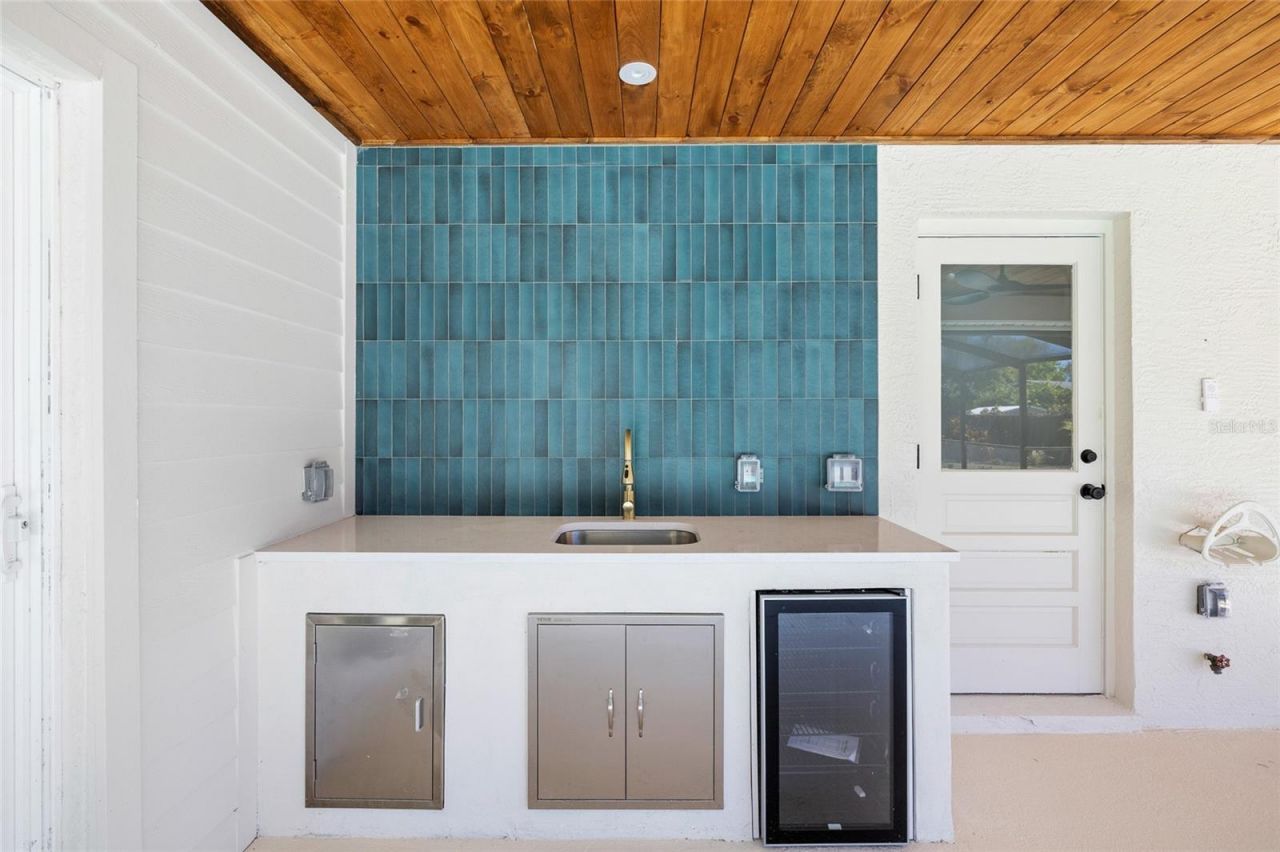 512 Crystal Grove Boulevard , Lutz, FL 33548 Photo