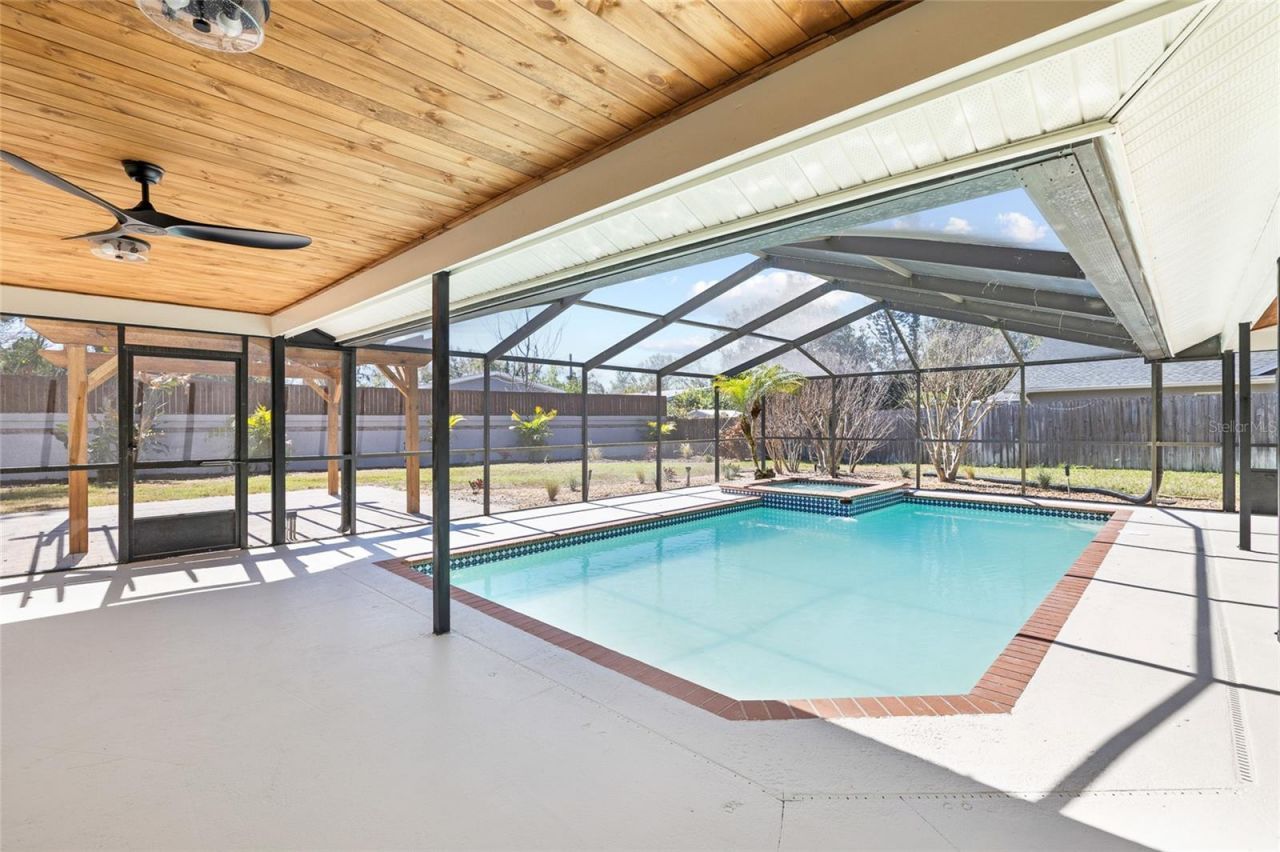 512 Crystal Grove Boulevard , Lutz, FL 33548 Photo