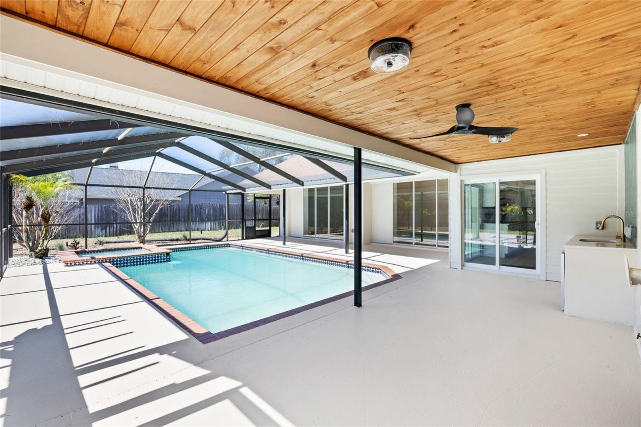 512 Crystal Grove Boulevard , Lutz, FL 33548 Photo