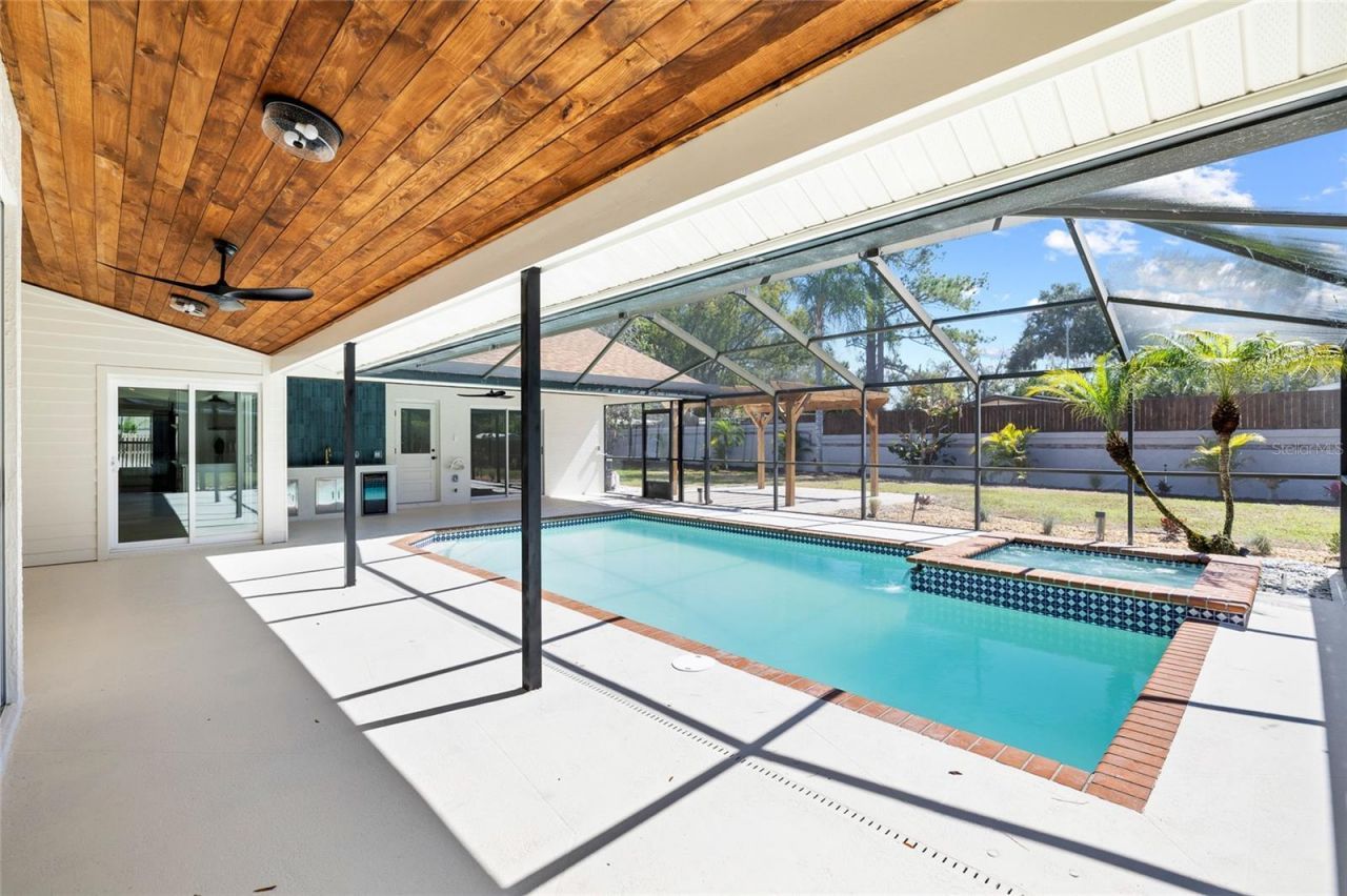 512 Crystal Grove Boulevard , Lutz, FL 33548 Photo