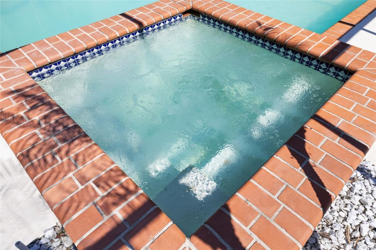 512 Crystal Grove Boulevard , Lutz, FL 33548 Photo