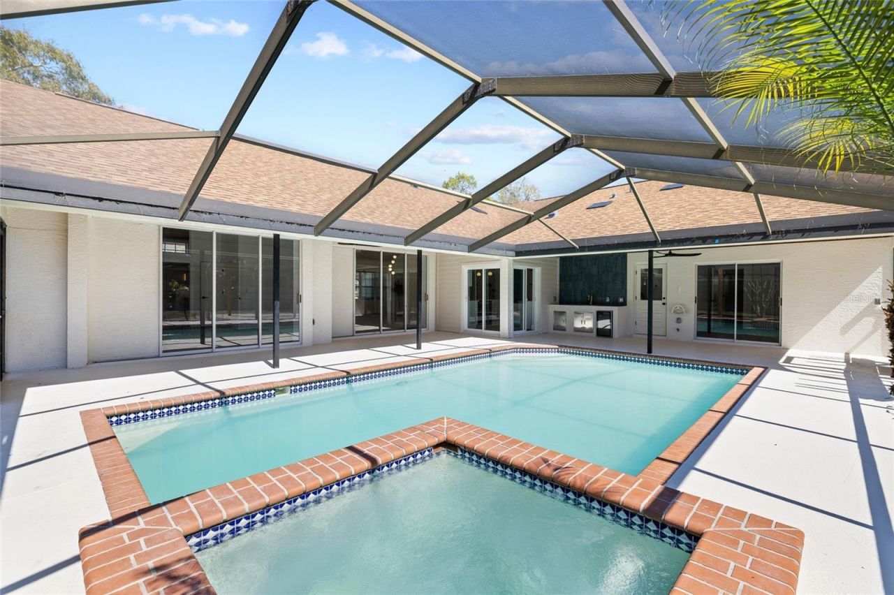 512 Crystal Grove Boulevard , Lutz, FL 33548 Photo