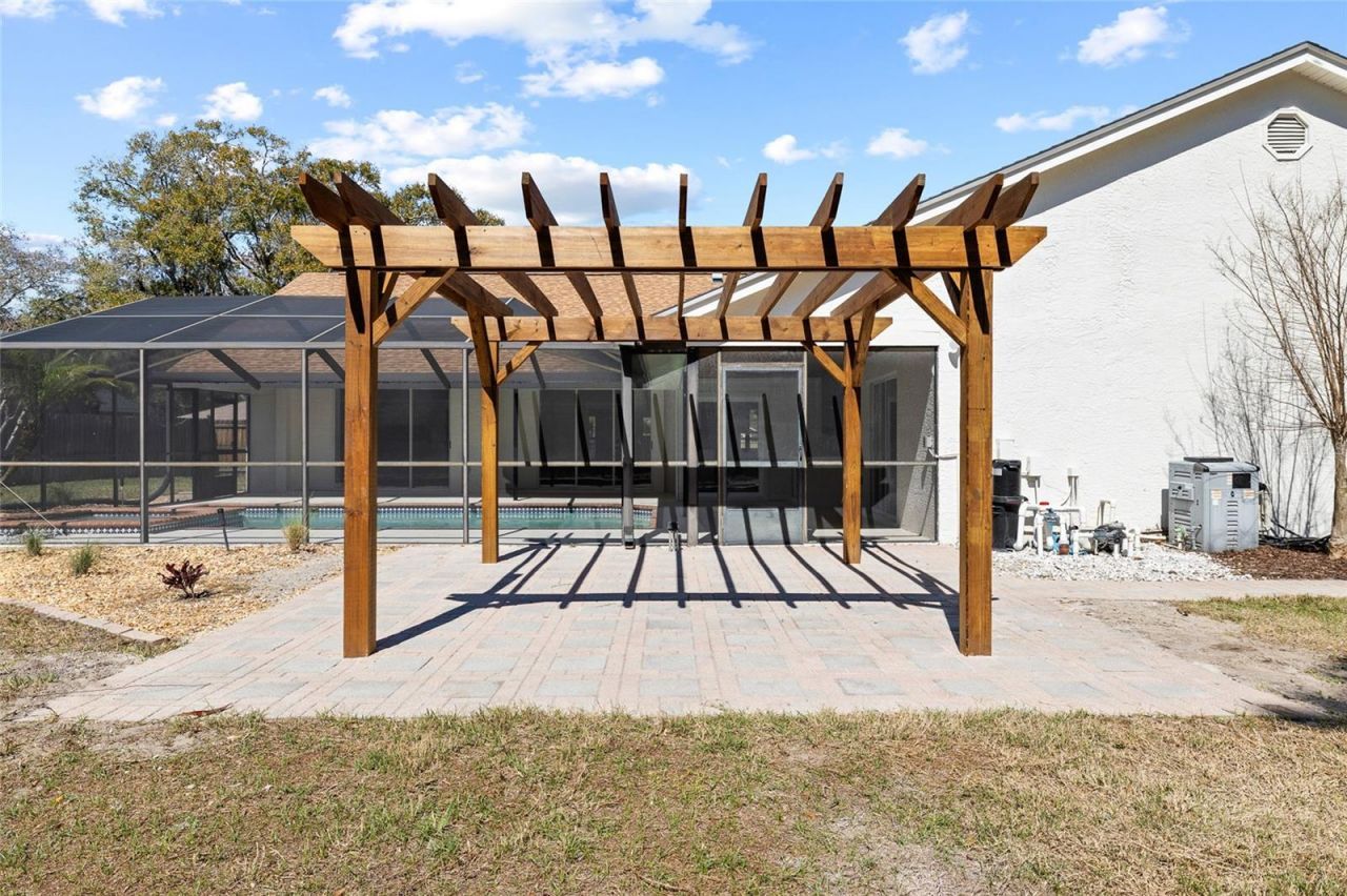 512 Crystal Grove Boulevard , Lutz, FL 33548 Photo