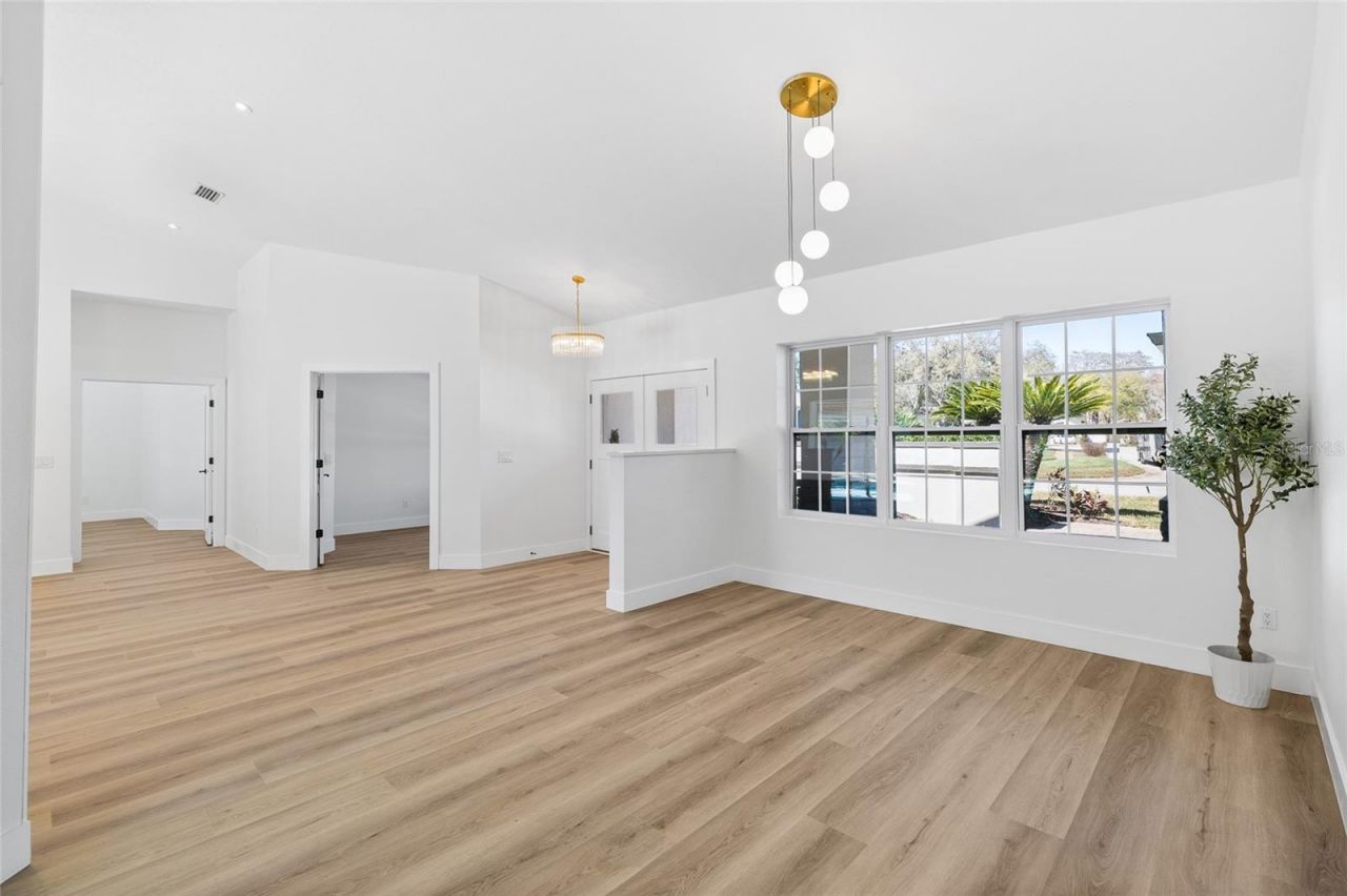 512 Crystal Grove Boulevard , Lutz, FL 33548 Photo