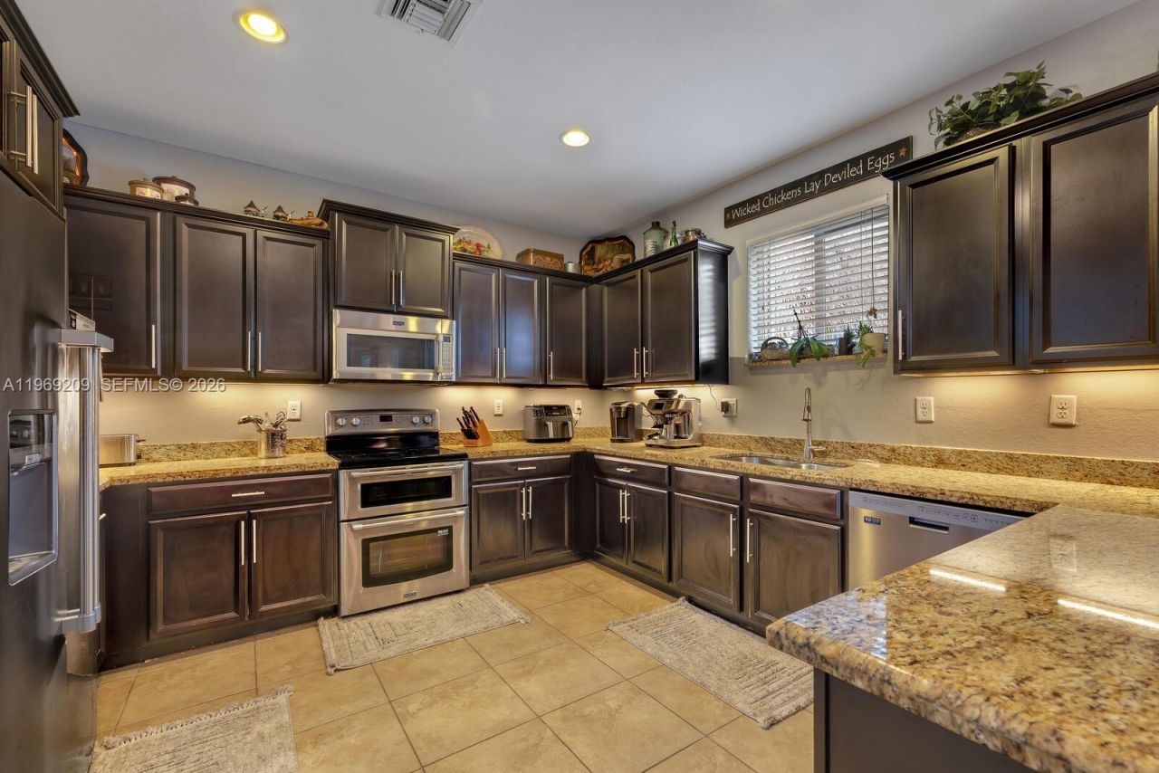 2152 NW 16th Ter , Homestead, FL 33030 Photo