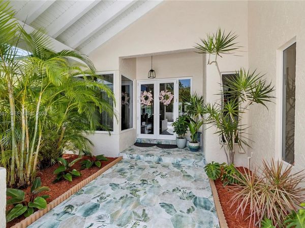 17640 Old Cutler Rd , Palmetto Bay, FL 33157