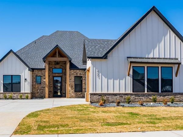 921 Bandon Dunes Drive, Fort Worth, TX 76028