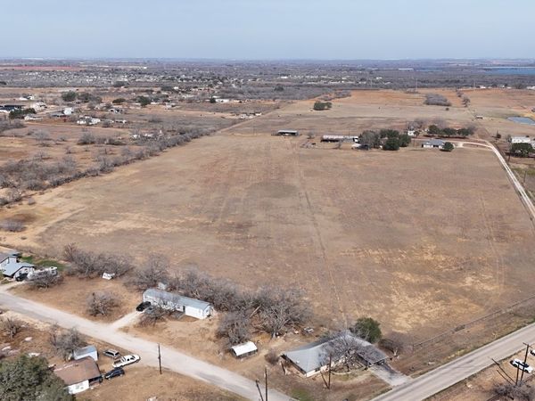 15785 Kilowatt RD, Elmendorf, TX 78112