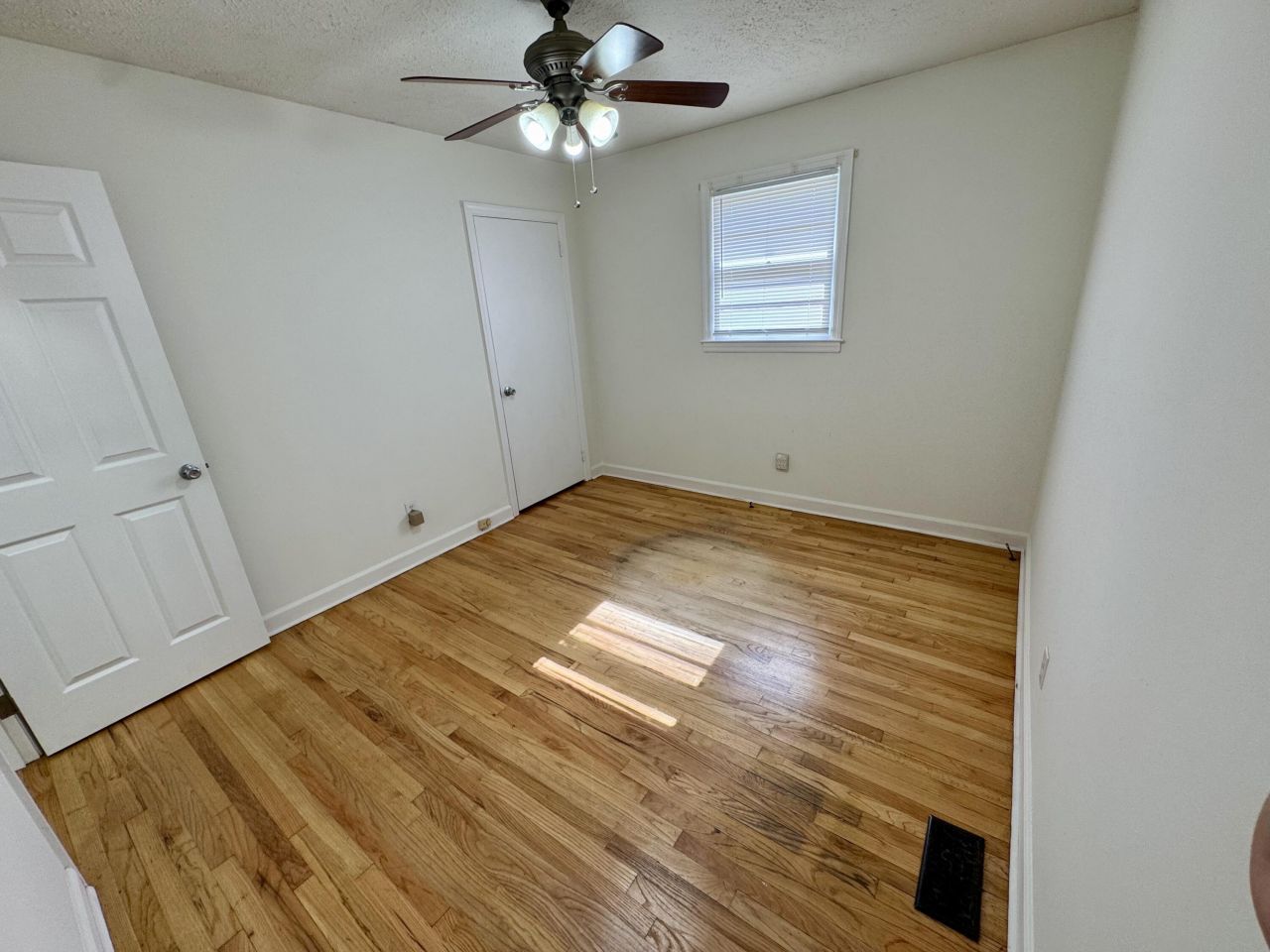 115 Williams Street Photo 10