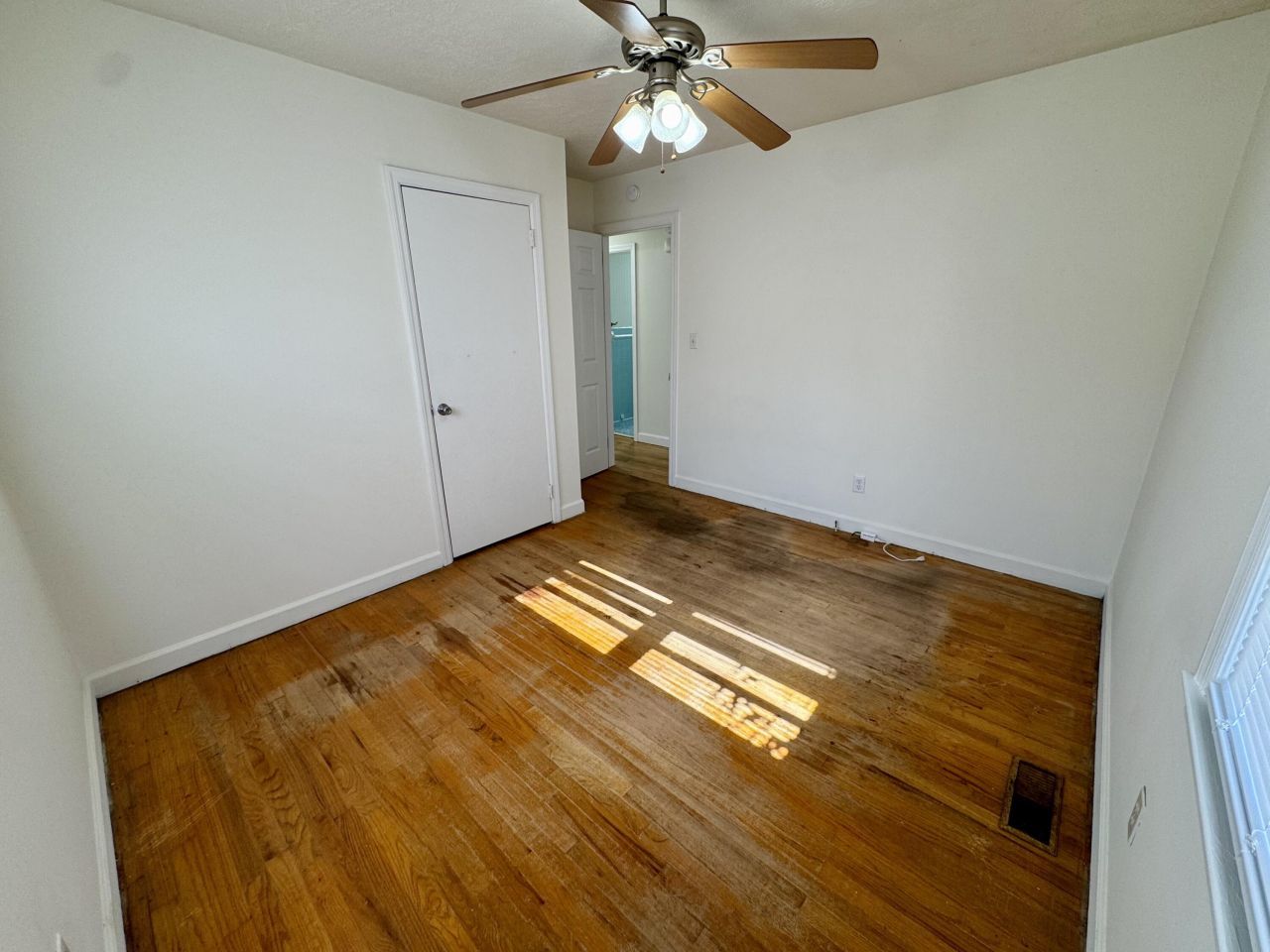 115 Williams Street Photo 9