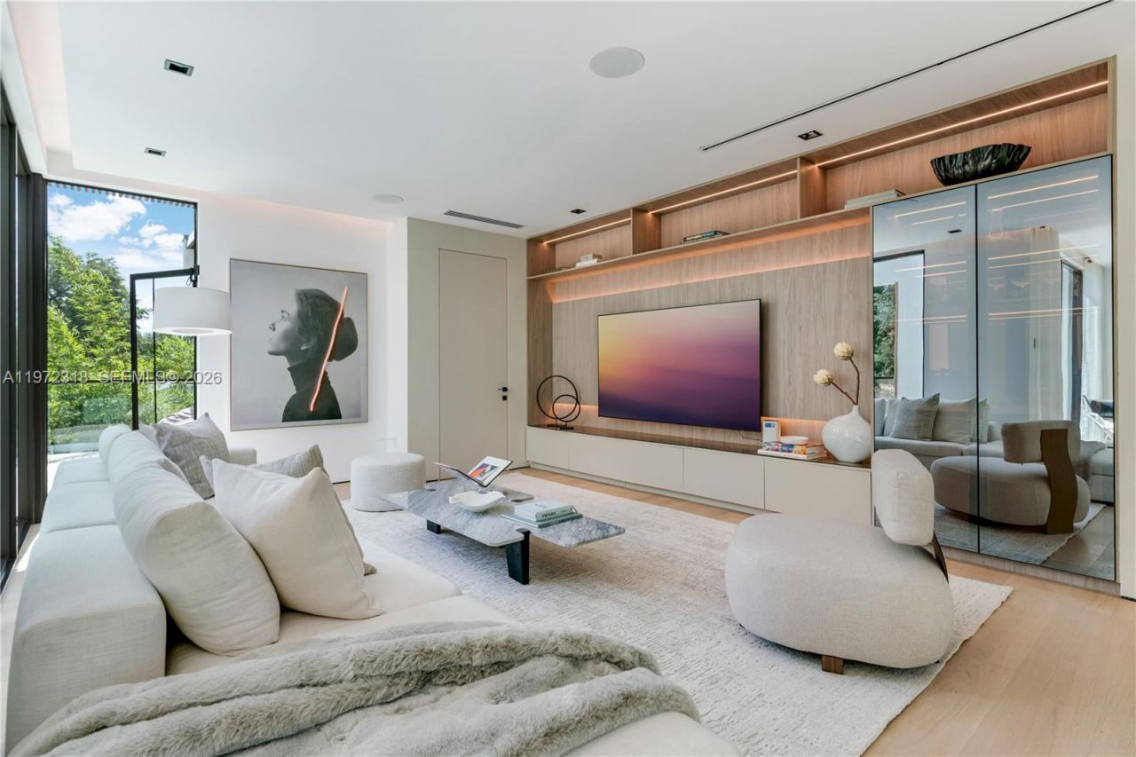 2800 Calusa St , Miami, FL 33133 Photo