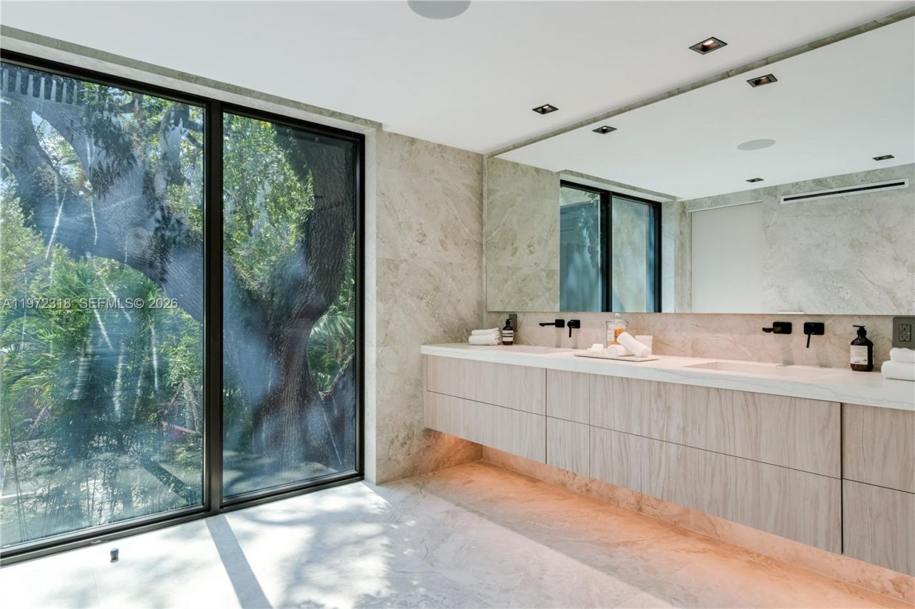 2800 Calusa St , Miami, FL 33133 Photo