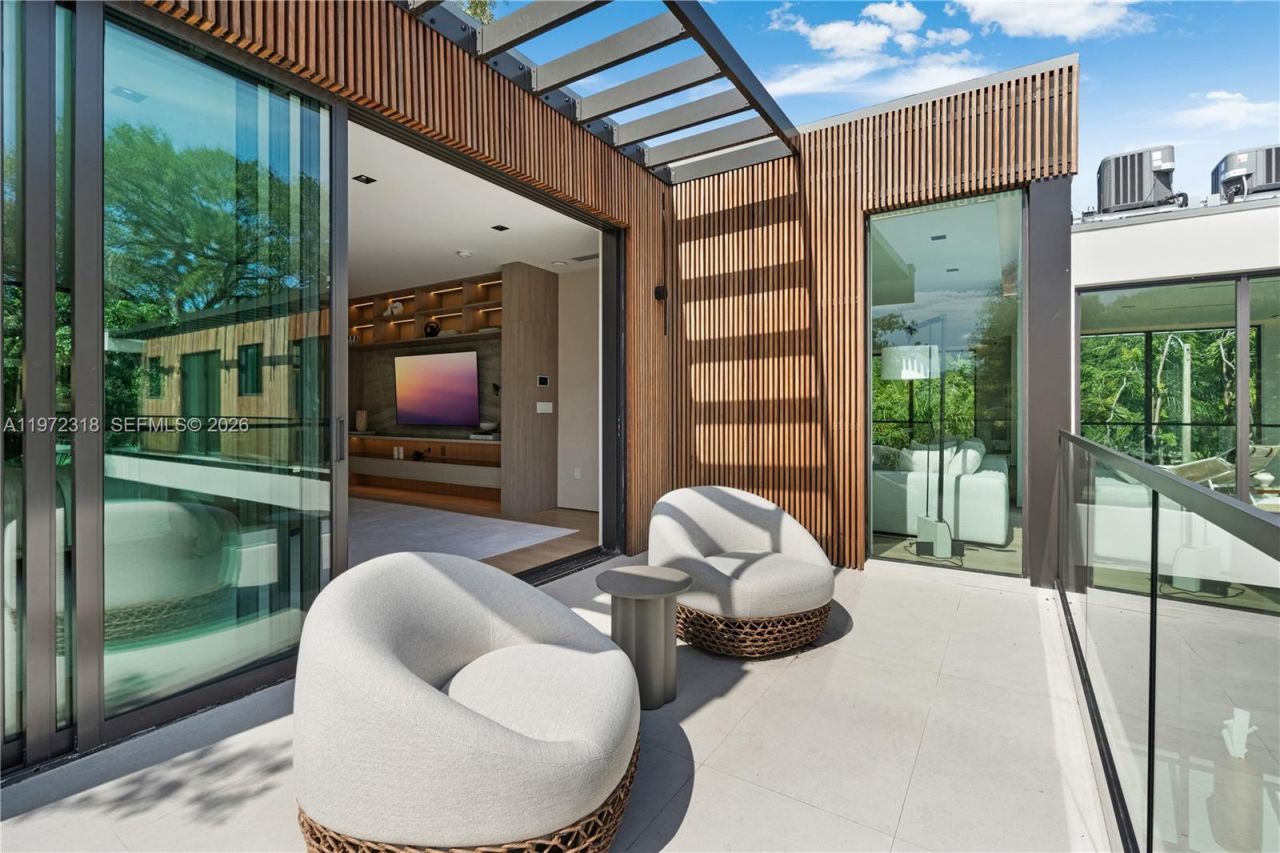 2800 Calusa St , Miami, FL 33133 Photo