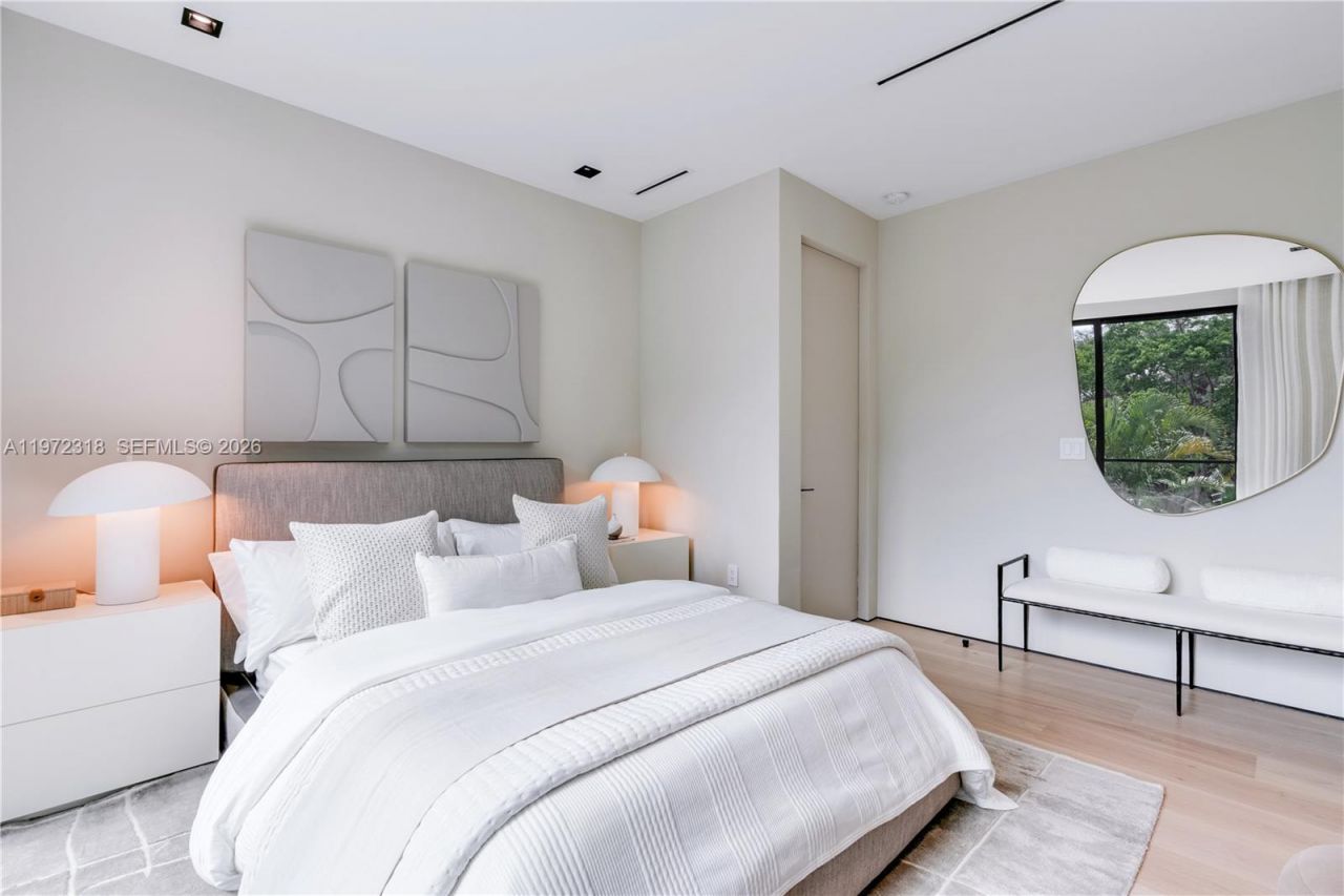 2800 Calusa St , Miami, FL 33133 Photo