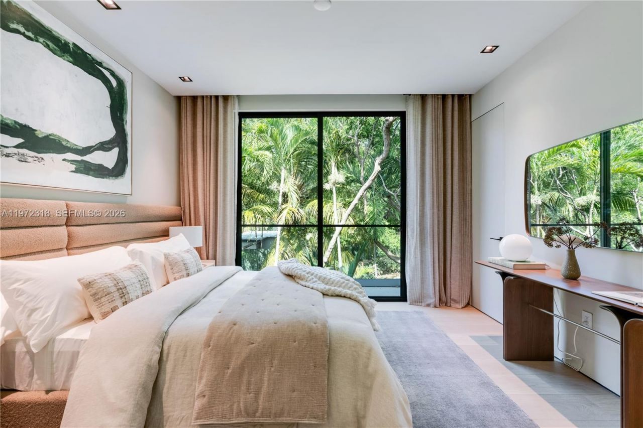 2800 Calusa St , Miami, FL 33133 Photo