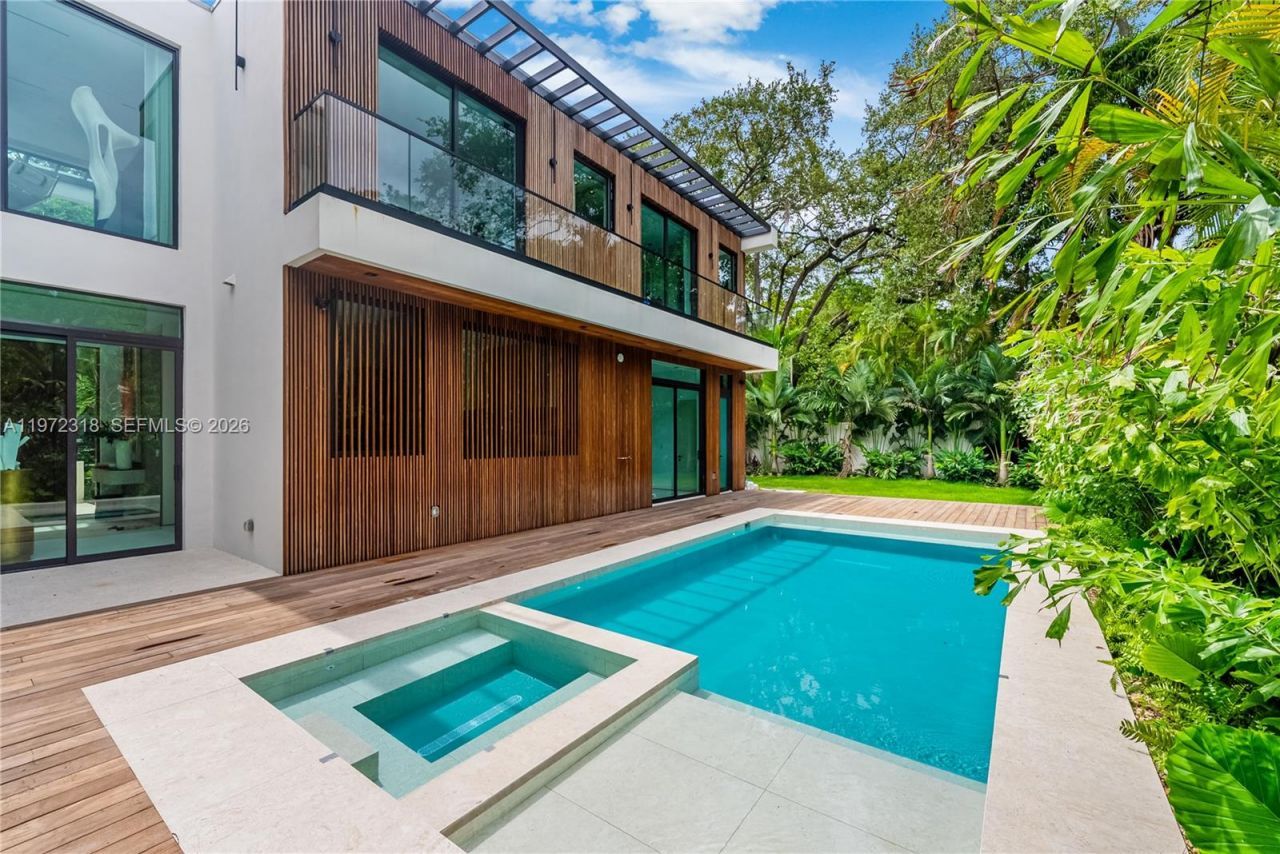 2800 Calusa St , Miami, FL 33133 Photo