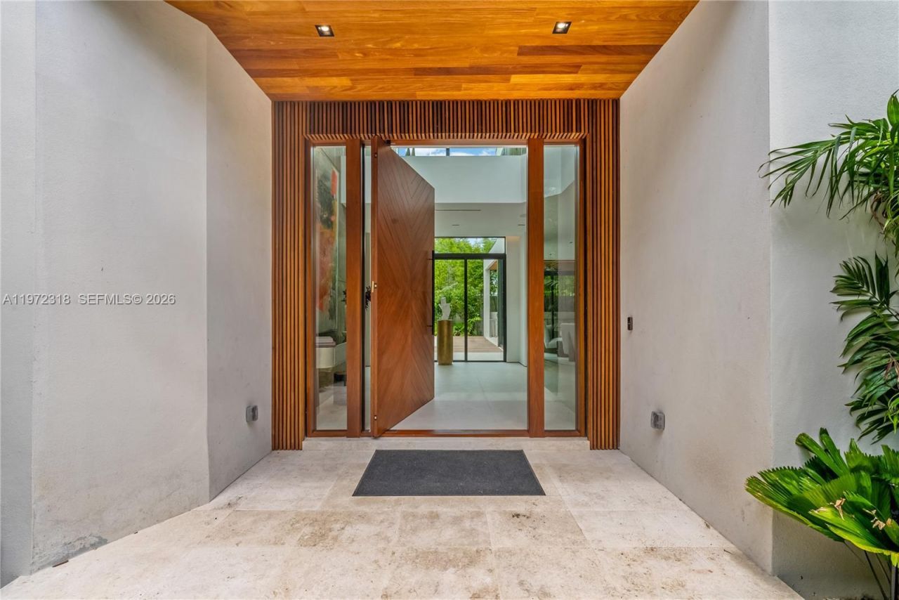 2800 Calusa St , Miami, FL 33133 Photo