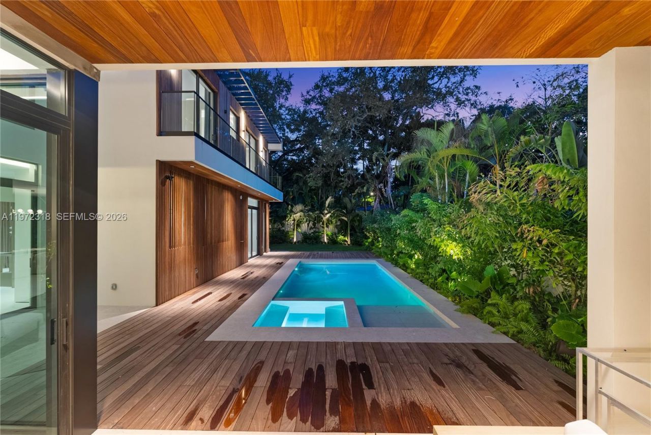 2800 Calusa St , Miami, FL 33133 Photo