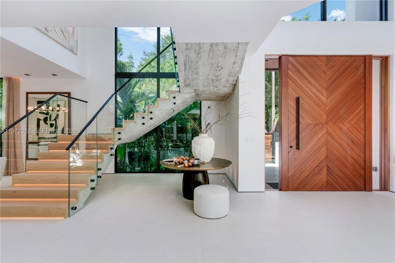 2800 Calusa St , Miami, FL 33133 Photo