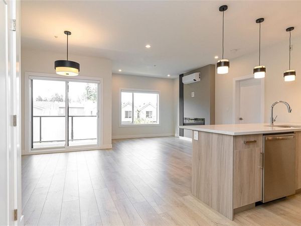 924 Jenkins Ave, Unit 303, Langford, BC V9B 2N7