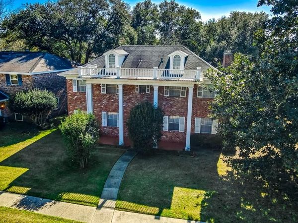 5401 WIMBLEDON Court , New Orleans, LA 70131