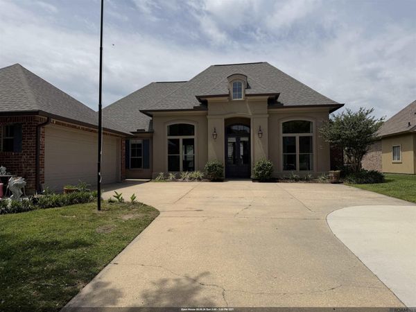 12351 Oak Brook Dr, Geismar, LA 70734