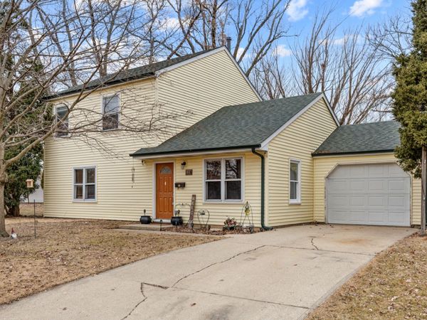 128 Fairview Lane, Streamwood, IL 60107