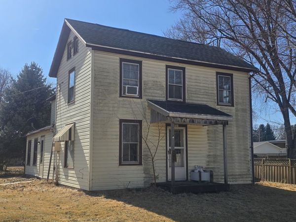 201 W 2nd Street, Leaf River, IL 61047