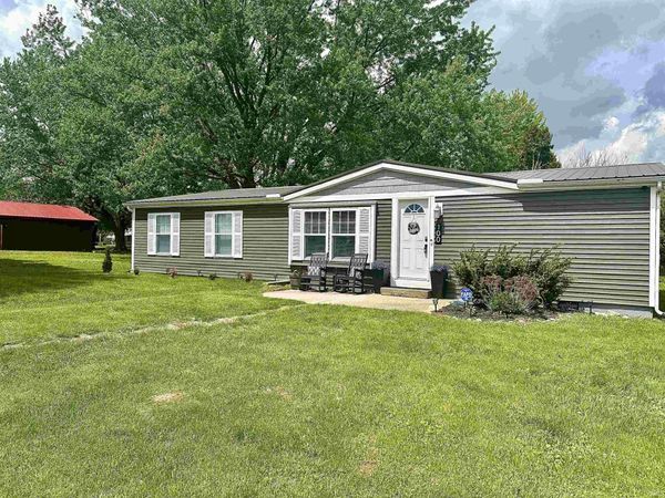 100 W Dutch Street, Wolcottville, IN 46795
