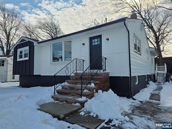 351 Woodcrest Place, SADDLE BROOK, NJ 07663