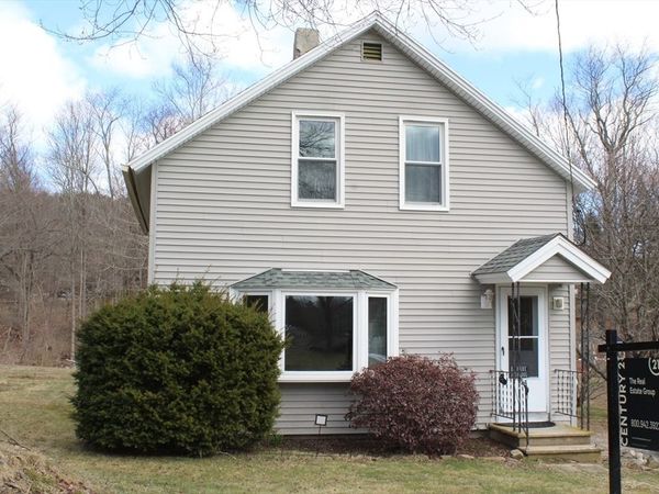 24 Railroad Ave, Dudley, MA 01507