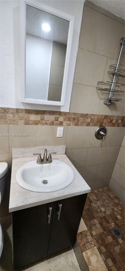 1490/1492 NW 38th St, Miami, FL 33142 Photo