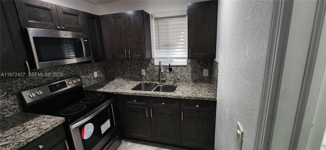 1490/1492 NW 38th St, Miami, FL 33142 Photo