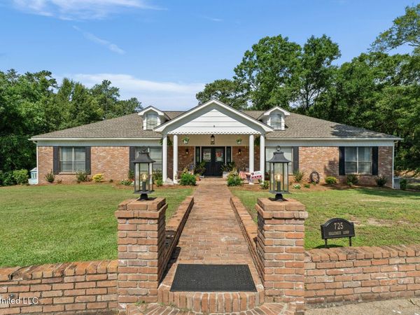 725 Hillcrest Loop, Petal, MS 39465