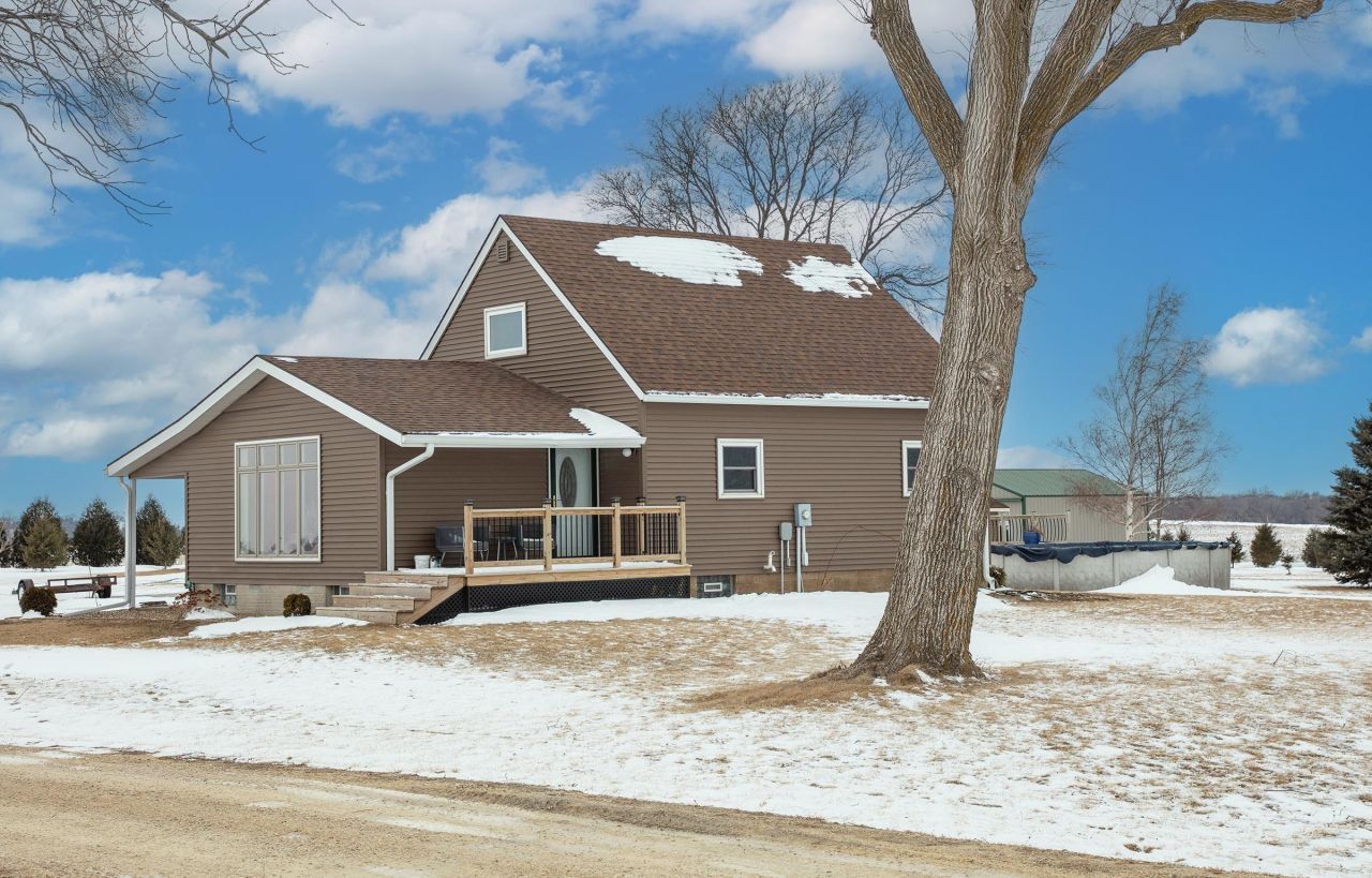 1237 N Black Hawk Buchanan Avenue, Jesup, IA 50648 Main Photo