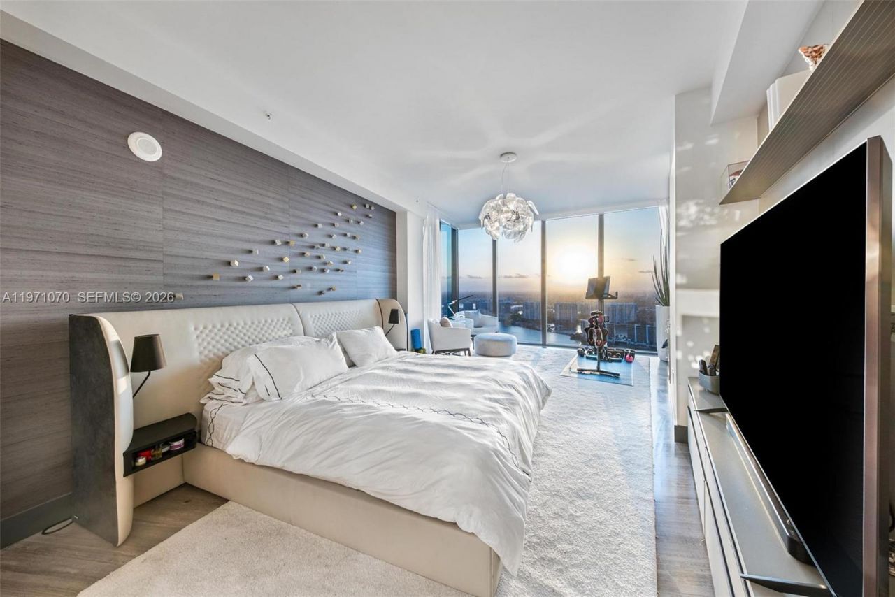 18555 Collins Ave , Unit 5003, Sunny Isles Beach, FL 33160 Photo