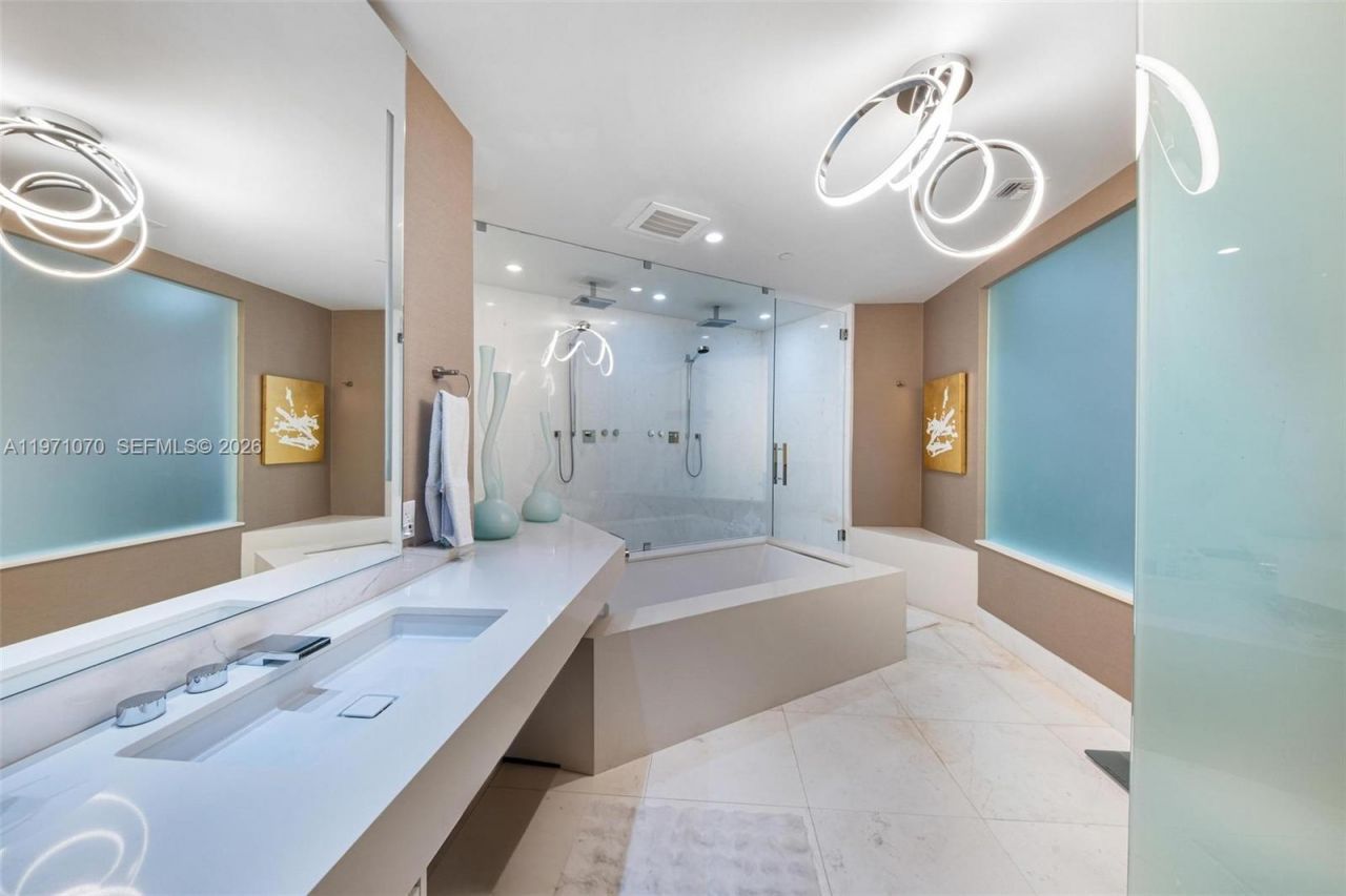 18555 Collins Ave , Unit 5003, Sunny Isles Beach, FL 33160 Photo