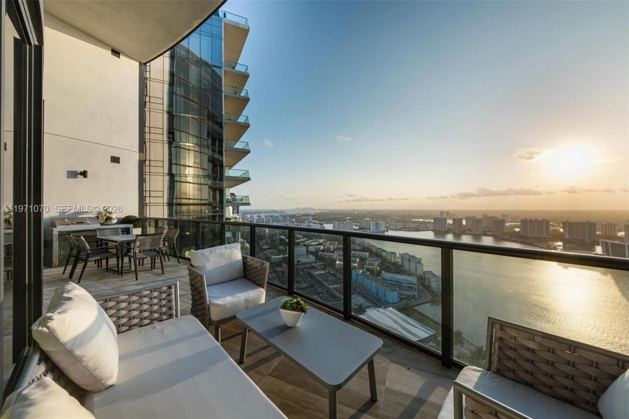 18555 Collins Ave , Unit 5003, Sunny Isles Beach, FL 33160 Photo