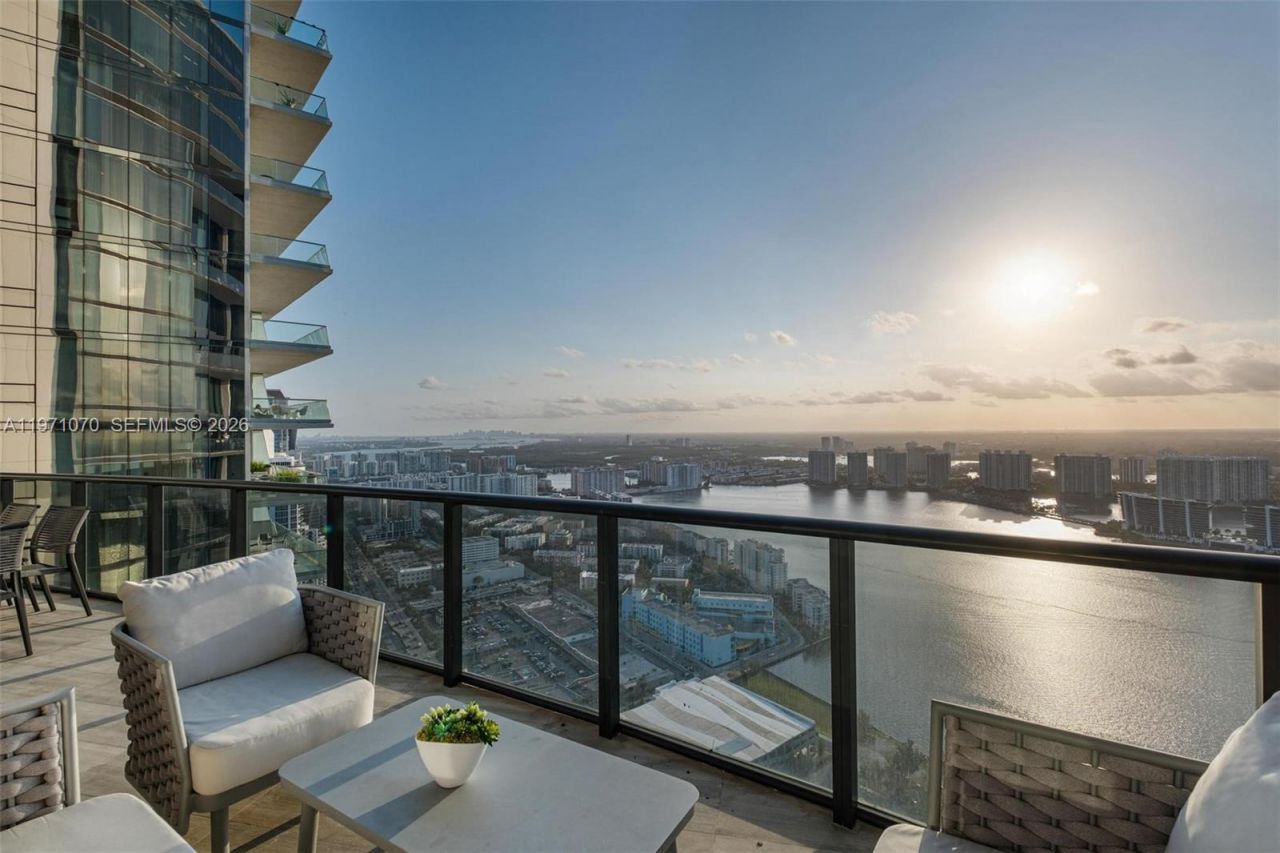 18555 Collins Ave , Unit 5003, Sunny Isles Beach, FL 33160 Photo