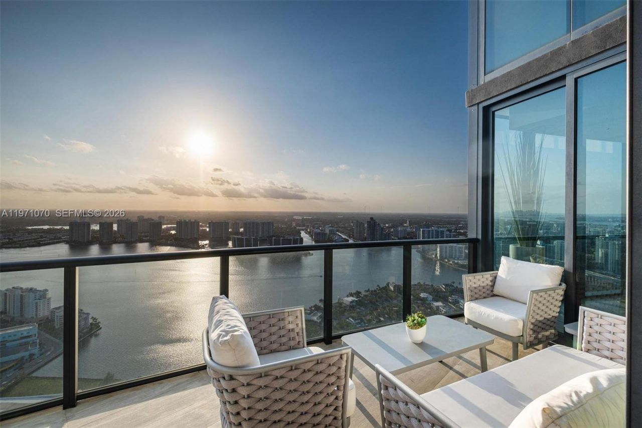 18555 Collins Ave , Unit 5003, Sunny Isles Beach, FL 33160 Photo