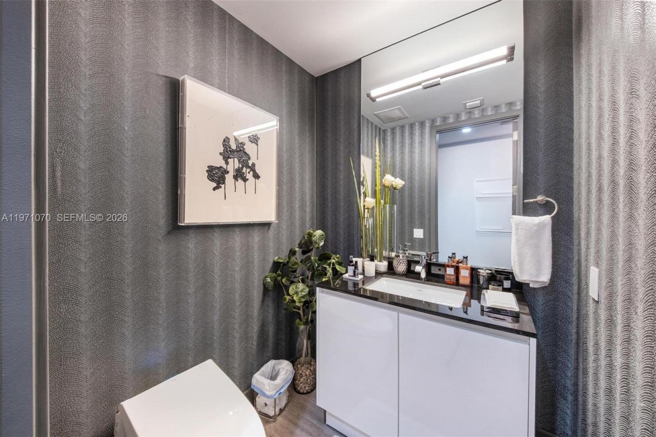 18555 Collins Ave , Unit 5003, Sunny Isles Beach, FL 33160 Photo