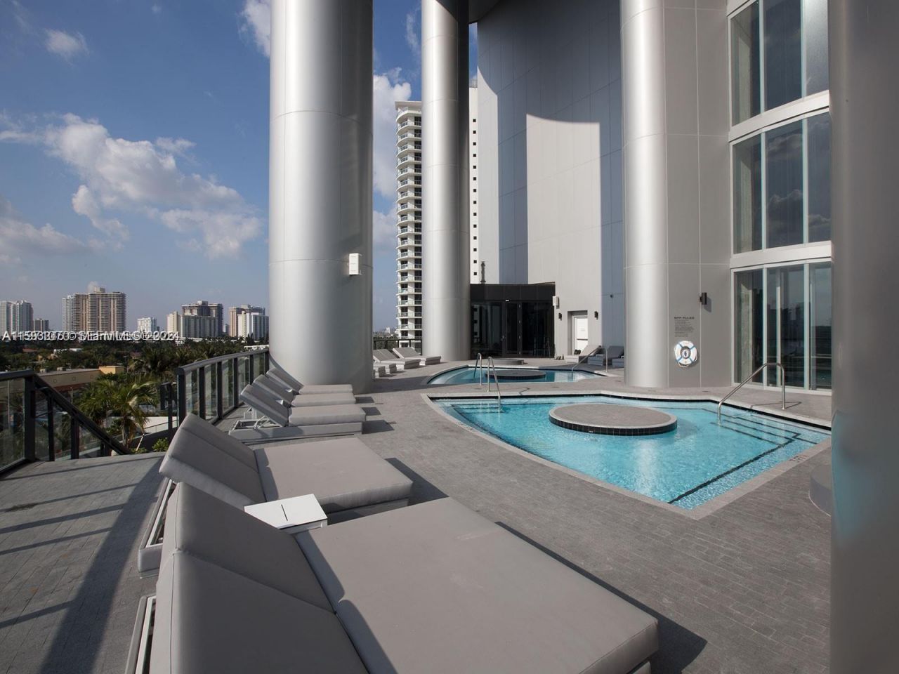 18555 Collins Ave , Unit 5003, Sunny Isles Beach, FL 33160 Photo