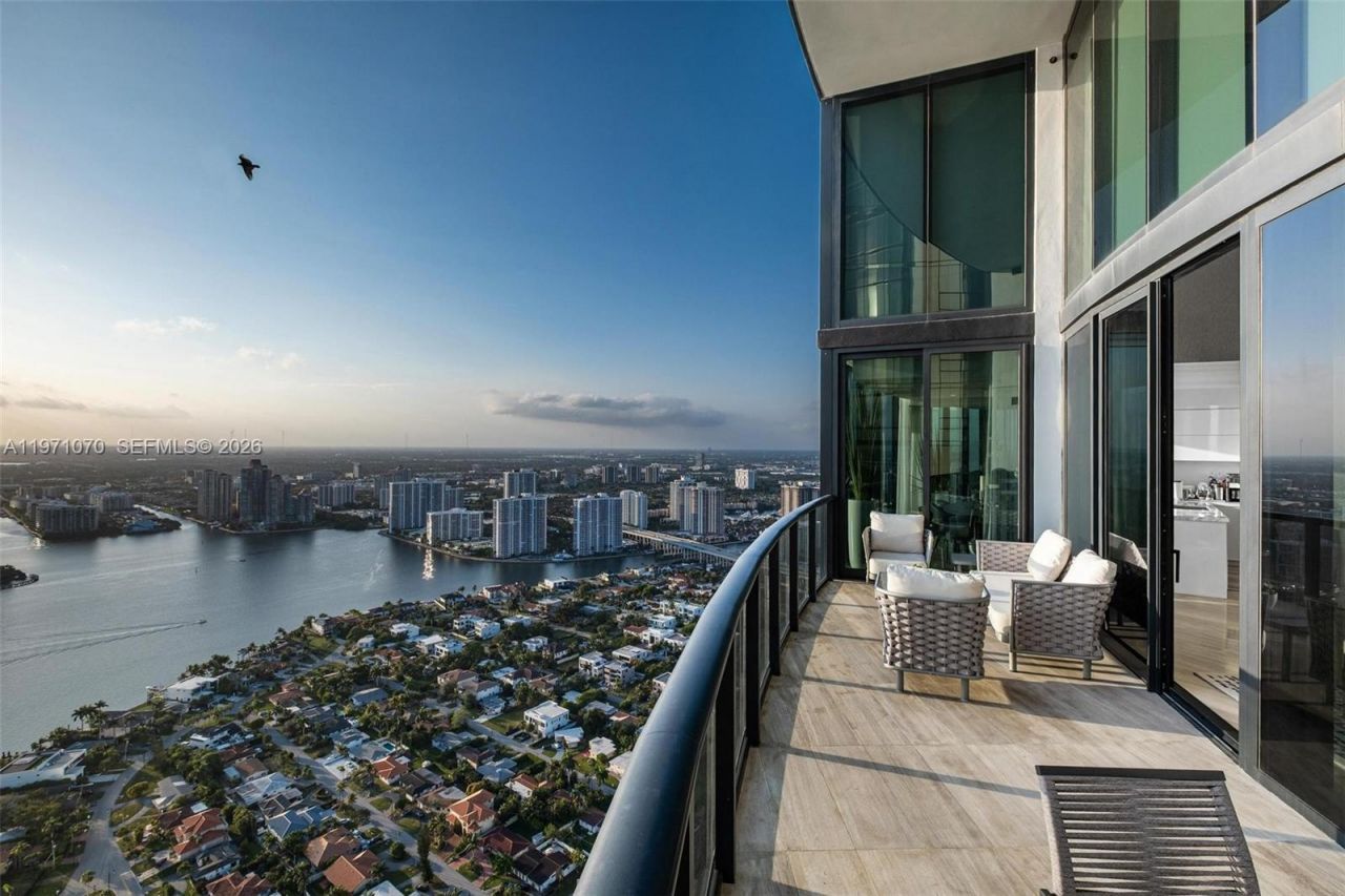 18555 Collins Ave , Unit 5003, Sunny Isles Beach, FL 33160 Photo