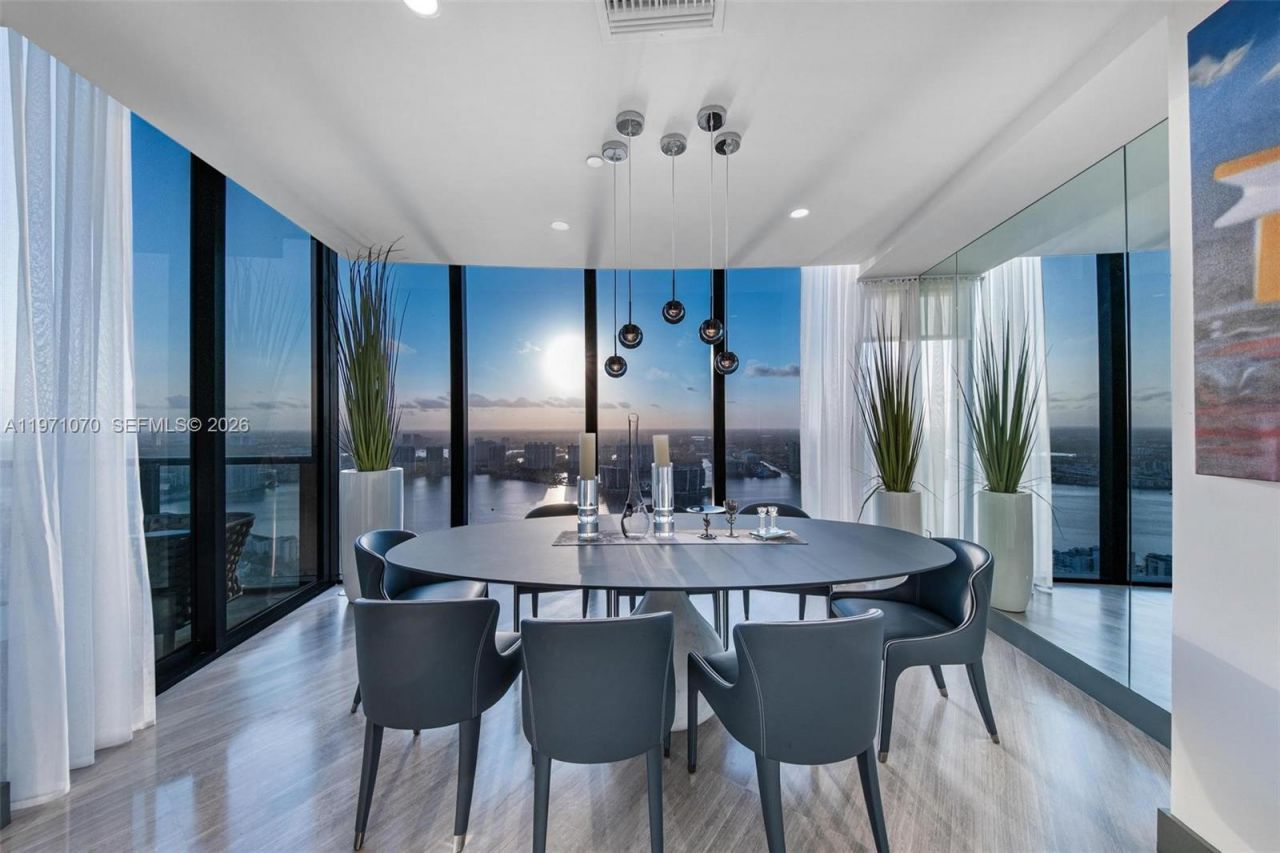 18555 Collins Ave , Unit 5003, Sunny Isles Beach, FL 33160 Photo