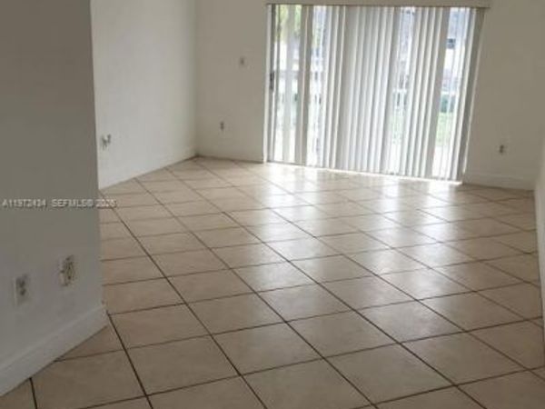 8475 SW 94th St, Unit 205E, Miami, FL 33156