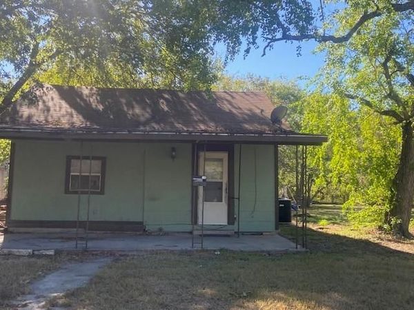 523 S Rio Grande ST, Lockhart, TX 78644
