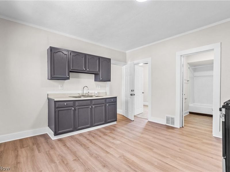 13612 Durkee Avenue, Cleveland, OH 44105 Photo 19