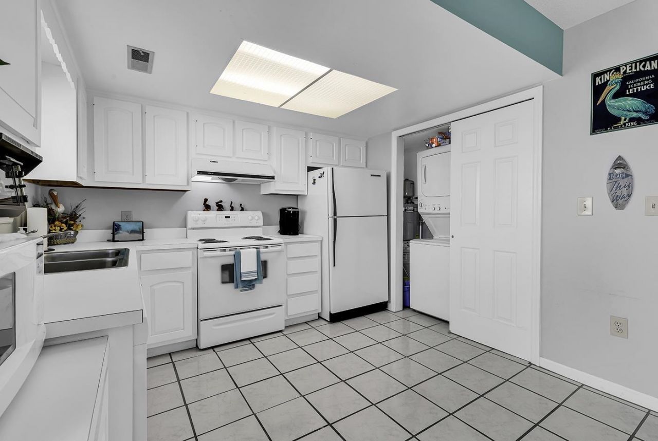 405 N Hillside Dr.  Photo 10