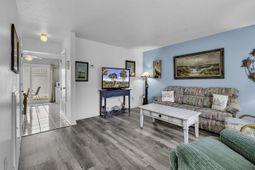 405 N Hillside Dr.  photo 4