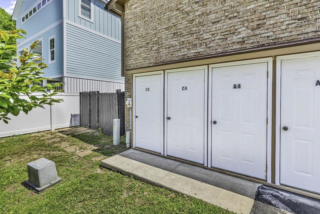 405 N Hillside Dr.  Photo 22